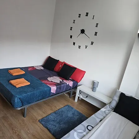 Sagrera Nino House Kapszulahotel *