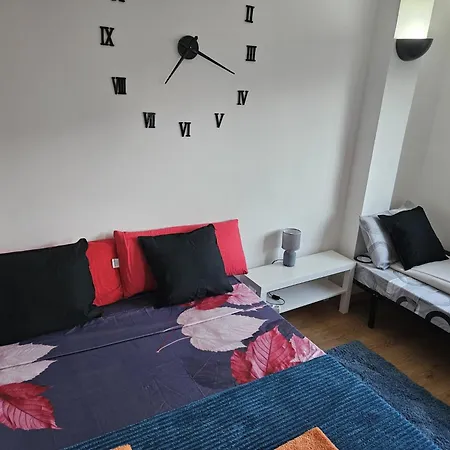 Sagrera Nino House מלון קפסולה ברצלונה