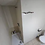Sagrera Nino House מלון קפסולה ברצלונה