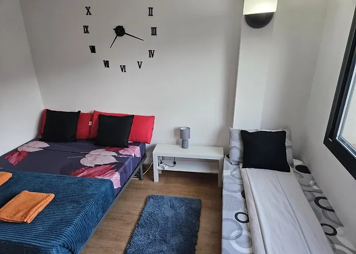 Kapselhotel Sagrera Nino House Barcelona
